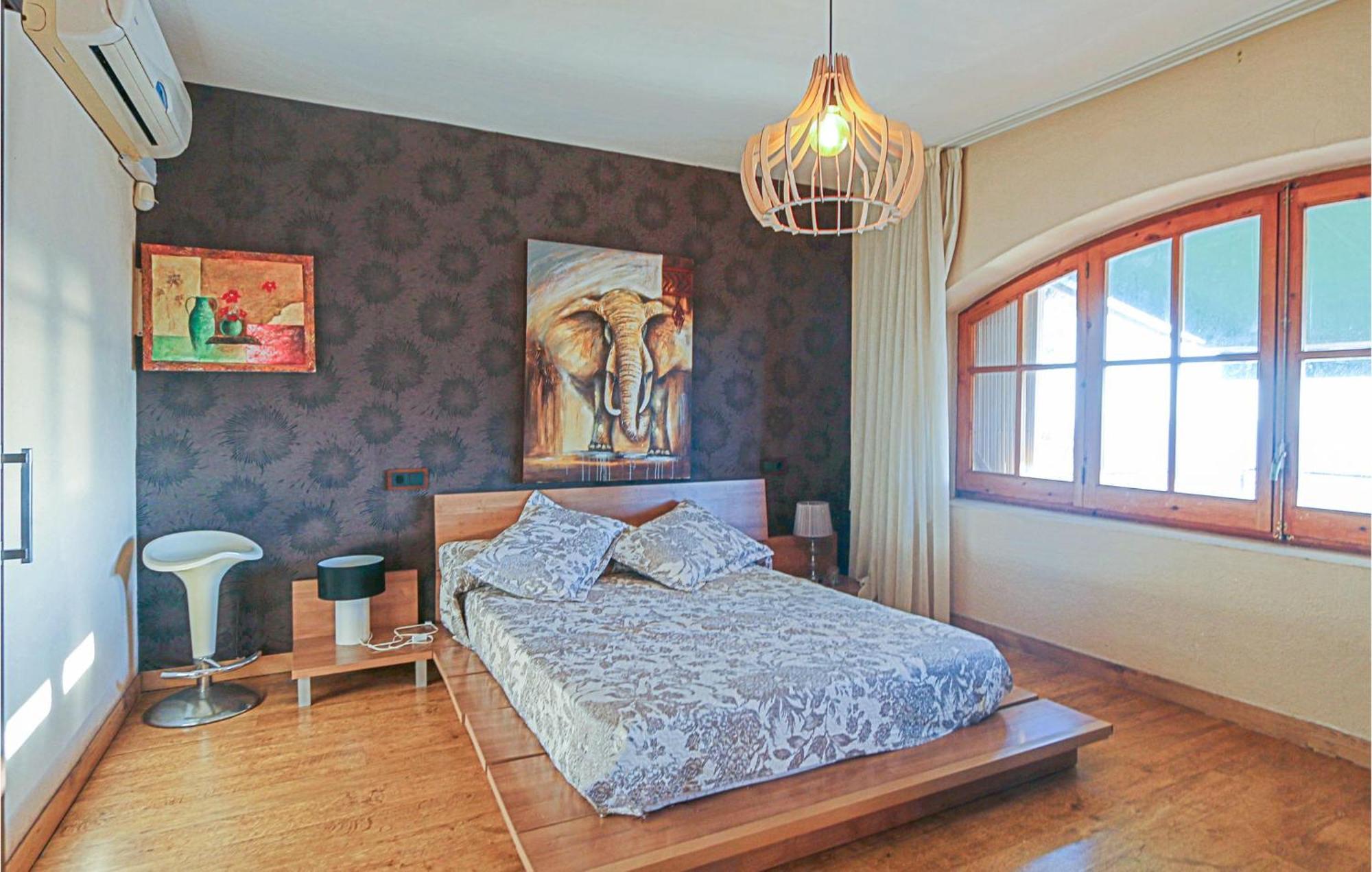 4 Bedroom Pet Friendly In Holiday home *